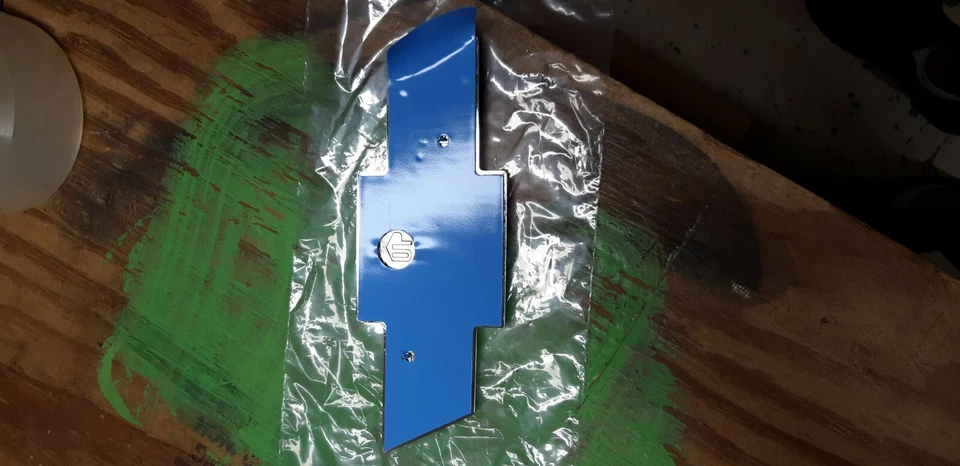 2007-2011 CHEVROLET SUBURBAN TAHOE REAR LIFT GATE BOWTIE EMBLEM 22830015 - Image 3 of 4