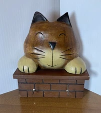 Wood Hand Carved Key Holder Brown Cat Peeking Over Brick Wall 2 Hook Hanger