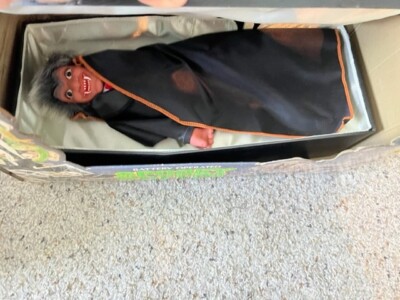 Animated Halloween Dracula in Coffin Vintage Funny Toys Sound Vampire GAF Decor