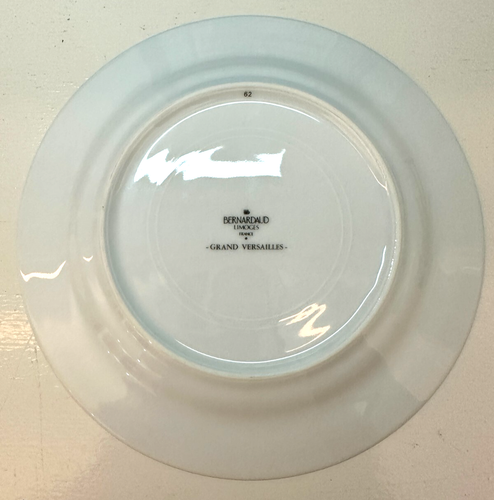 GRAND VERSAILLES BERNARDAUD LIMOGES FRANCE 8.25" SALAD PLATE #62 UNUSED - Afbeelding 2 van 3