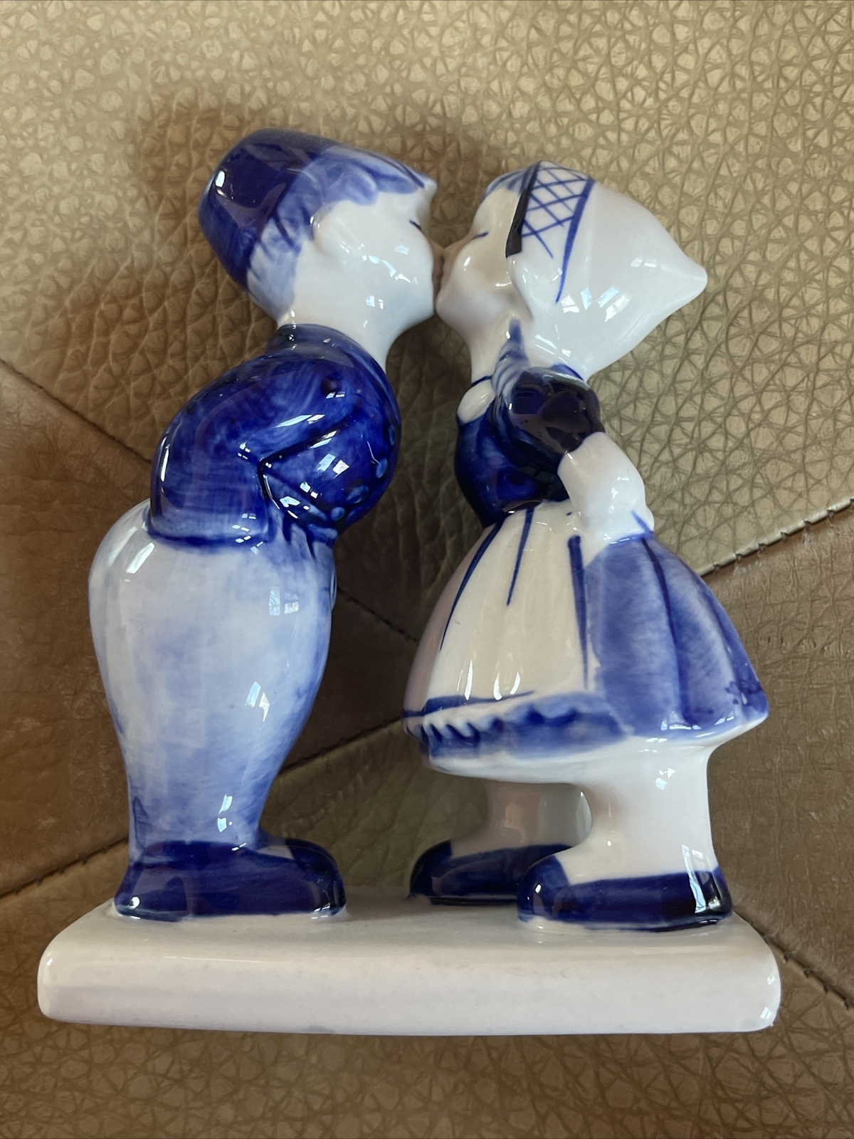 Vintage Kissing Dutch Boy Girl Hand Painted Delft Blue Figurine 5 ...