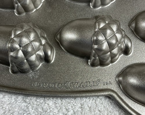 Nordic Ware USA Cast Aluminum ACORN CAKELET PAN 2 Cup 18 Cavities Discontinued - Bild 3 von 11