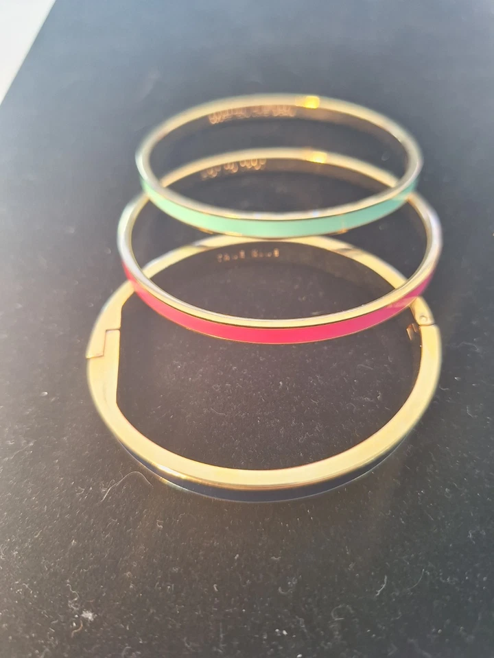 Brazaletes Kate Spade Hot To Trot Sweeten The Deal y esmalte azul verdadero Foto 3 de 4