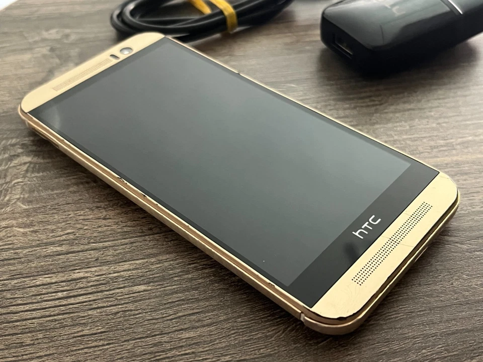 HTC One M9 - 16GB - Gold (Unlocked) Mobile Phone Works - Image 4 of 4