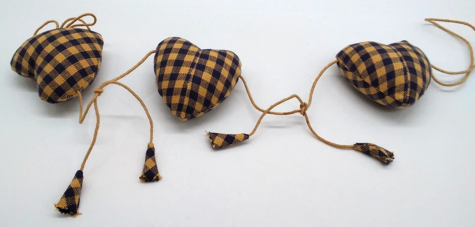 Lot of 5 packs of Sweet Heart Tartan Bunting by Woven Magic, 3 in each pack - Image 2 of 4