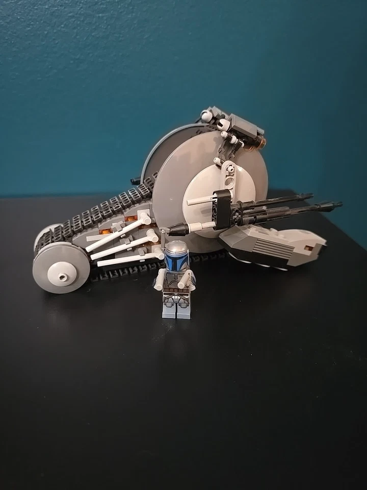 LEGO Star Wars 75015 Corporate Alliance Tank Droid With Jango Fett Minifigure - Image 3 of 4