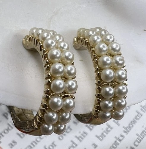 Lovely Vintage Faux Pearl Hoop Drop Earrings Screw Back Costume Jewelry 💛