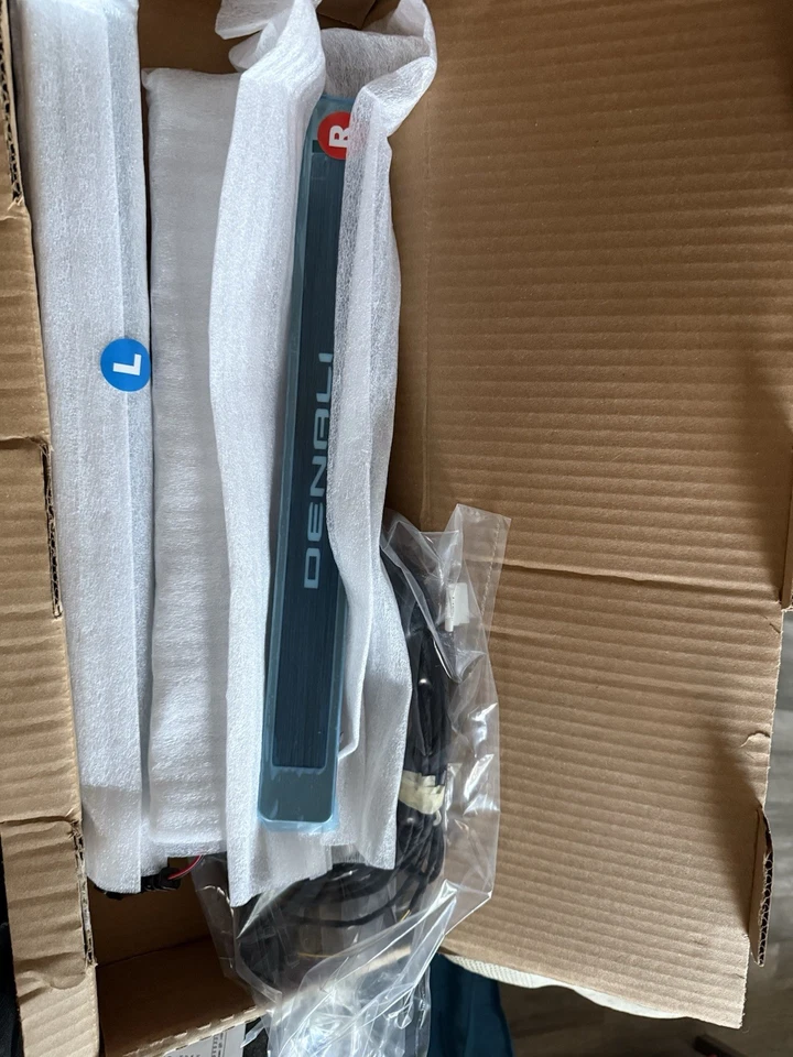 OEM 2021-2024 GMC Yukon XL Illuminated Front & Rear Door Sill Plates GM 84446037 - Image 2 of 3