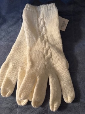 WINTER ESSENTIALS ACCESSORIES CREAM COLORED KNIT GLOVES TO WRIST - NEW