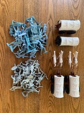 Civil War Toy Soldiers 67 pieces covered wagon union and confederate blue/grey