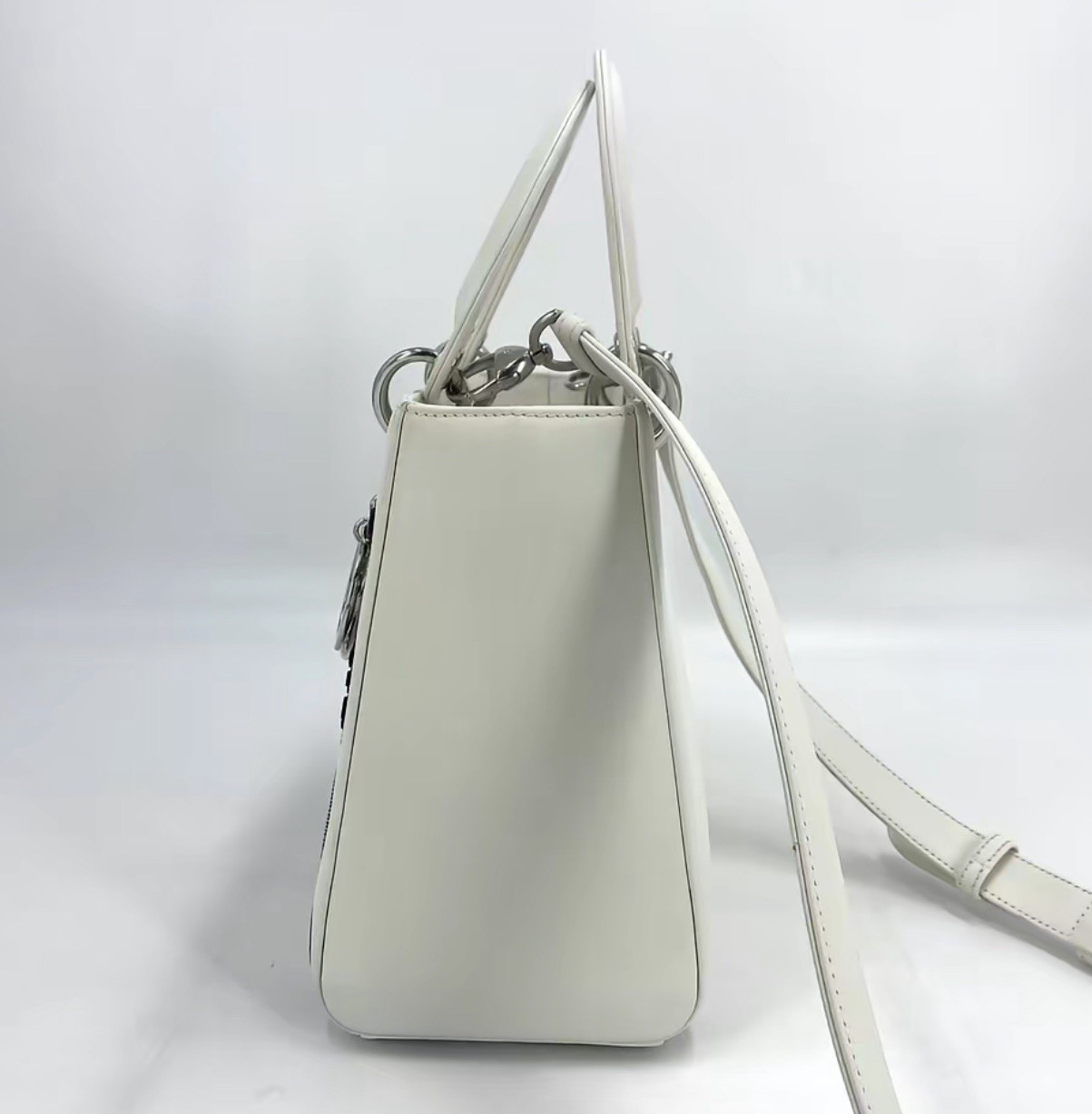 Authentic Dior Lady Dior Medium White Embroidered Badge Patch Bag — image 7