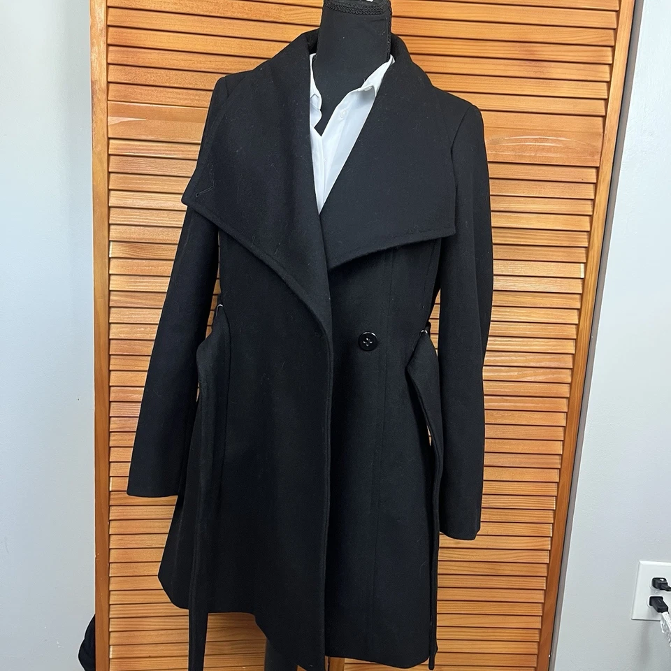 Gabardina para mujer Calvin Klein negra de mezcla de lana pequeña Foto 2 de 4