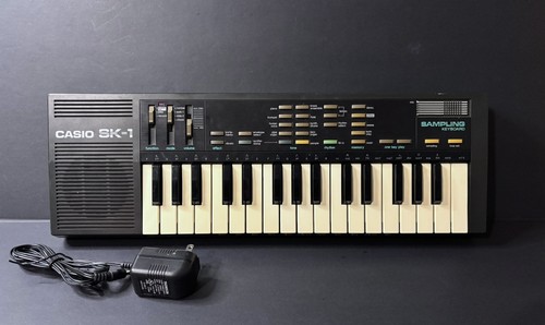 Casio SK-1 32 Key Sampling Keyboard With Power-cord Clean Battery Compartment 