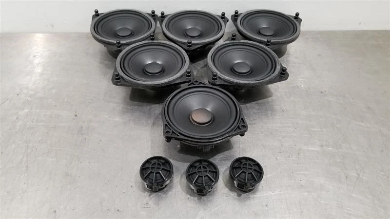 LOTE DE 15 ALTAVOCES DIVERSOS MERCEDES BENZ SL550 R231 HARMAN KARDON Foto 2 de 4