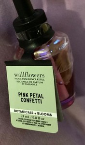 Bath & Body Works, Wallflower Refill bulb. Pink Petal Confetti, scents of orange