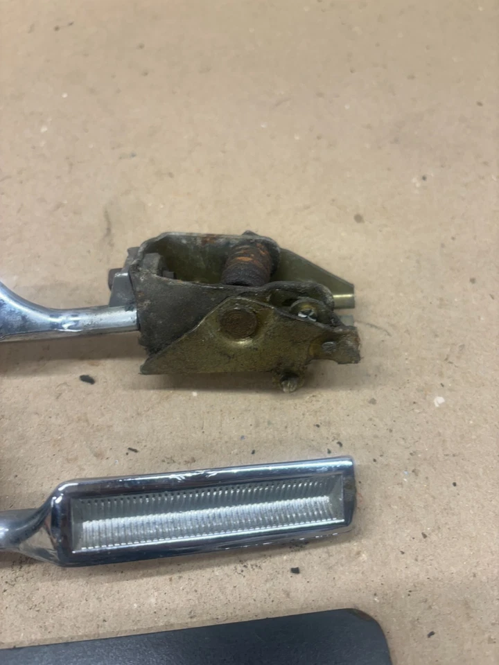 Juego de palancas de pestillo de puerta Bronco 1980-1991 Ford f150 f250 f350 par metal usado Foto 4 de 4