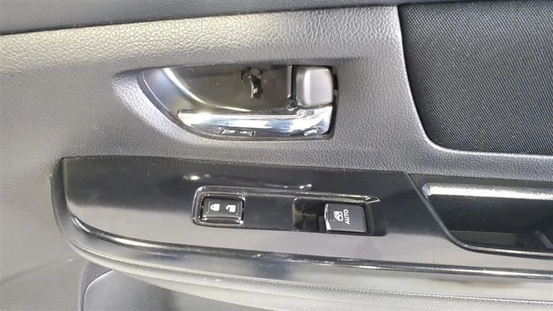 Subaru WRX 2017 OEM panel de puerta delantera derecha STI cosido rojo  Foto 2 de 4