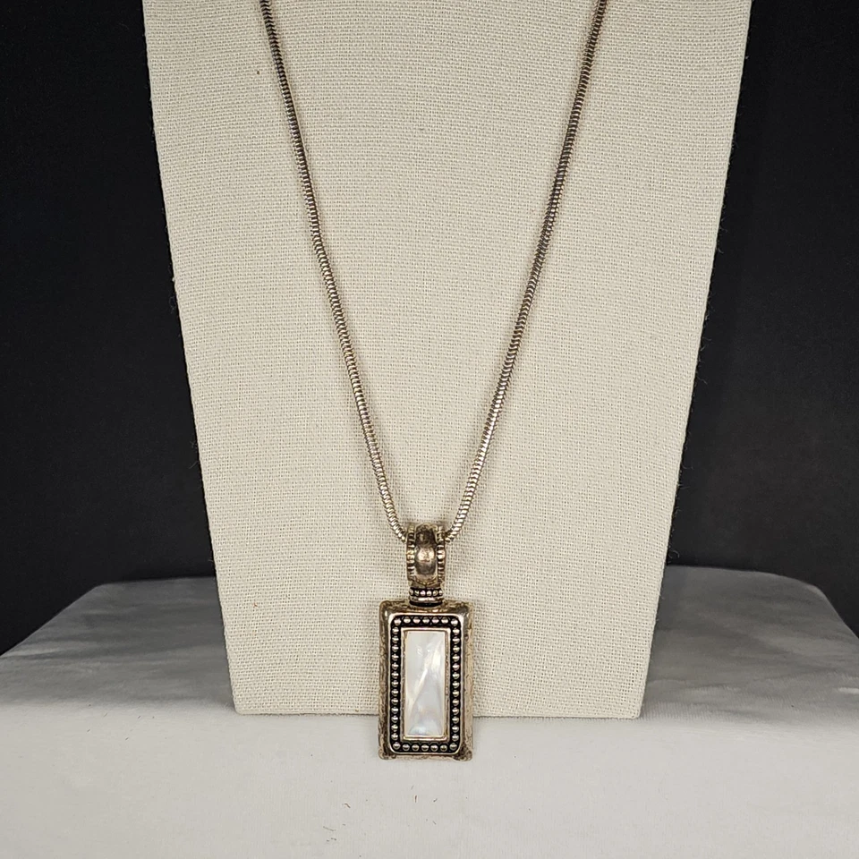 Premier Designs MADRE PERLA Collar Colgante Rectángulo TONO PLATA 24" Largo Foto 2 de 4