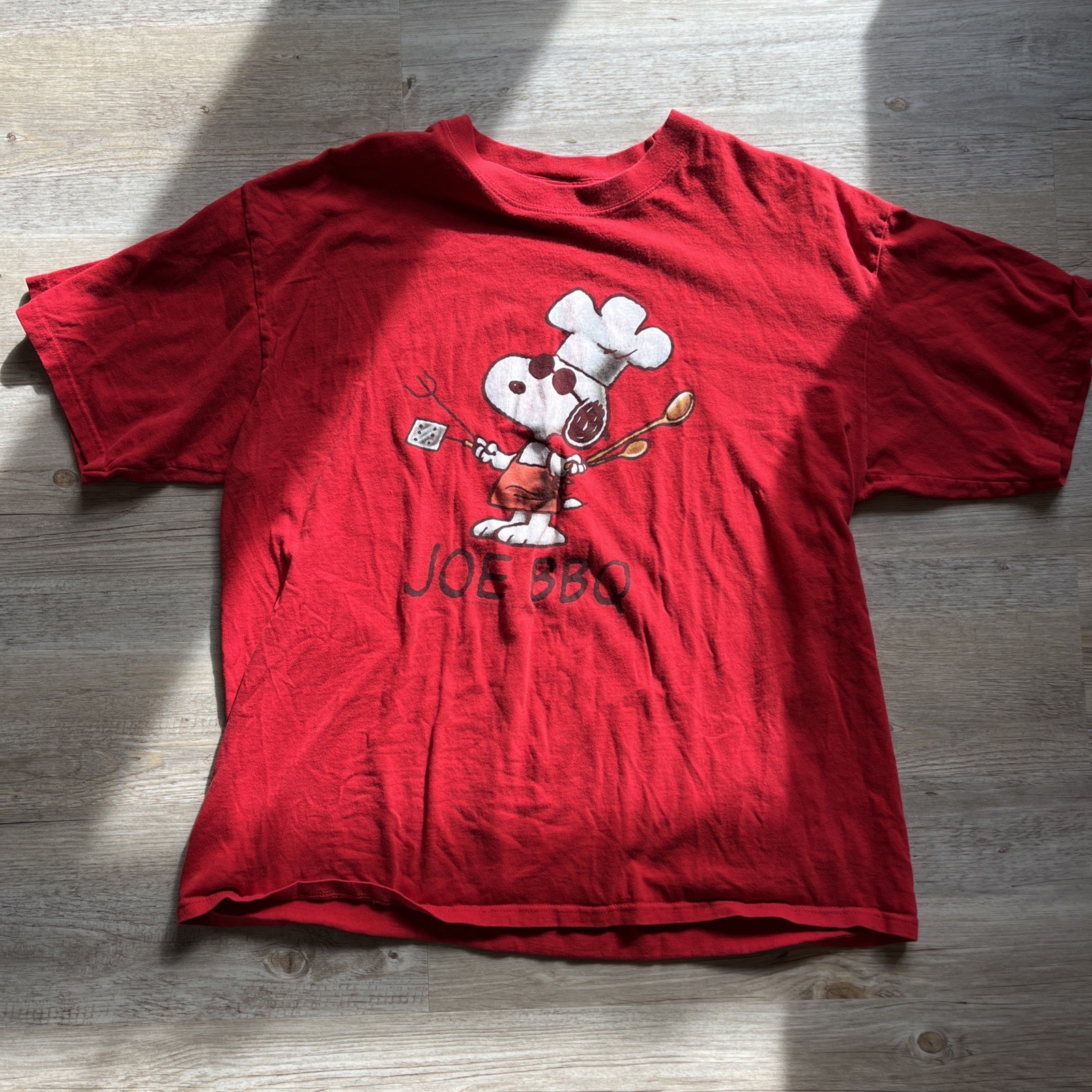 Peanuts T-Shirt Mens Medium Red Vintage Y2k 90s Snoopy Joe BBQ Cookout Tee