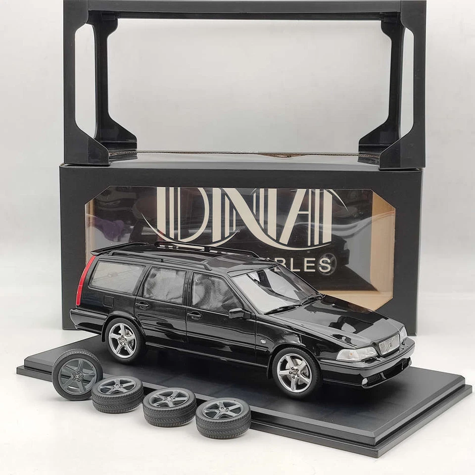 DNA Collectibles 1/18 VOLVO V70 R P80 1998 DNA000232 Model Car Limited Black - Image 2 of 4