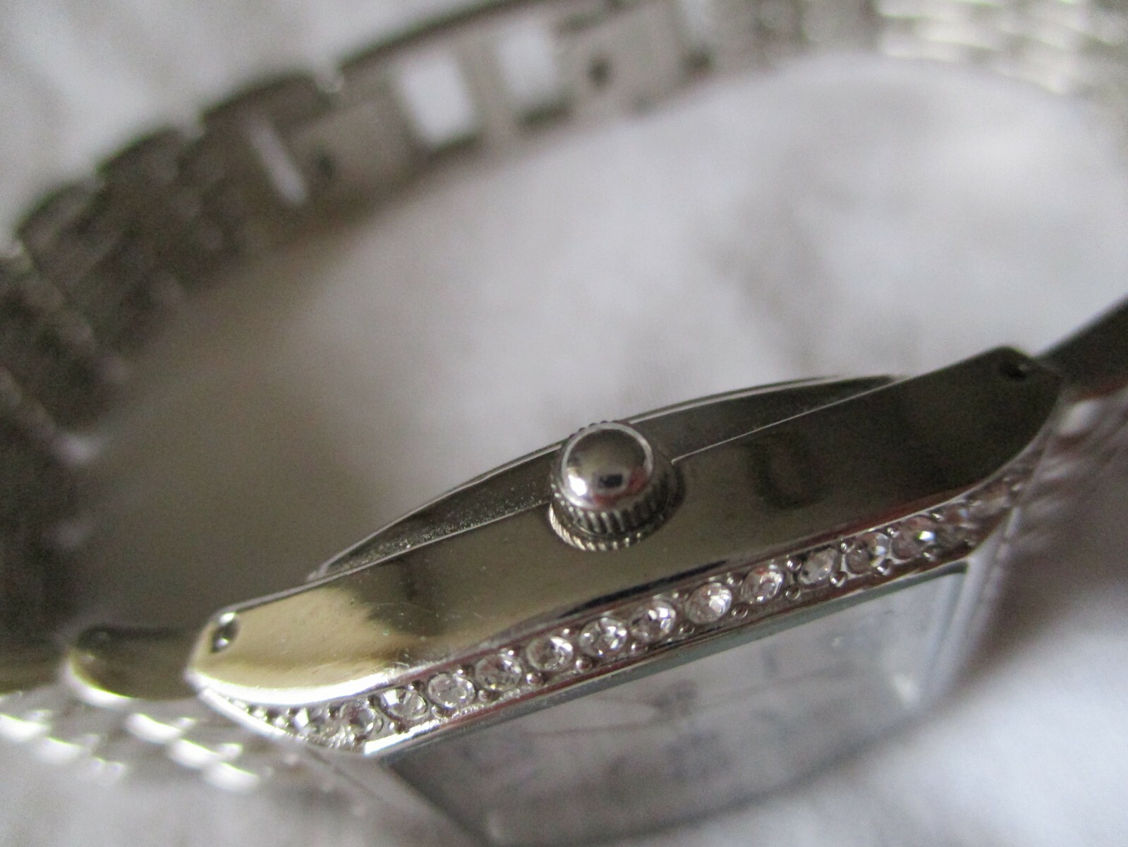 Wristwatch Rectangular White Face Silver Toned Li… - image 3