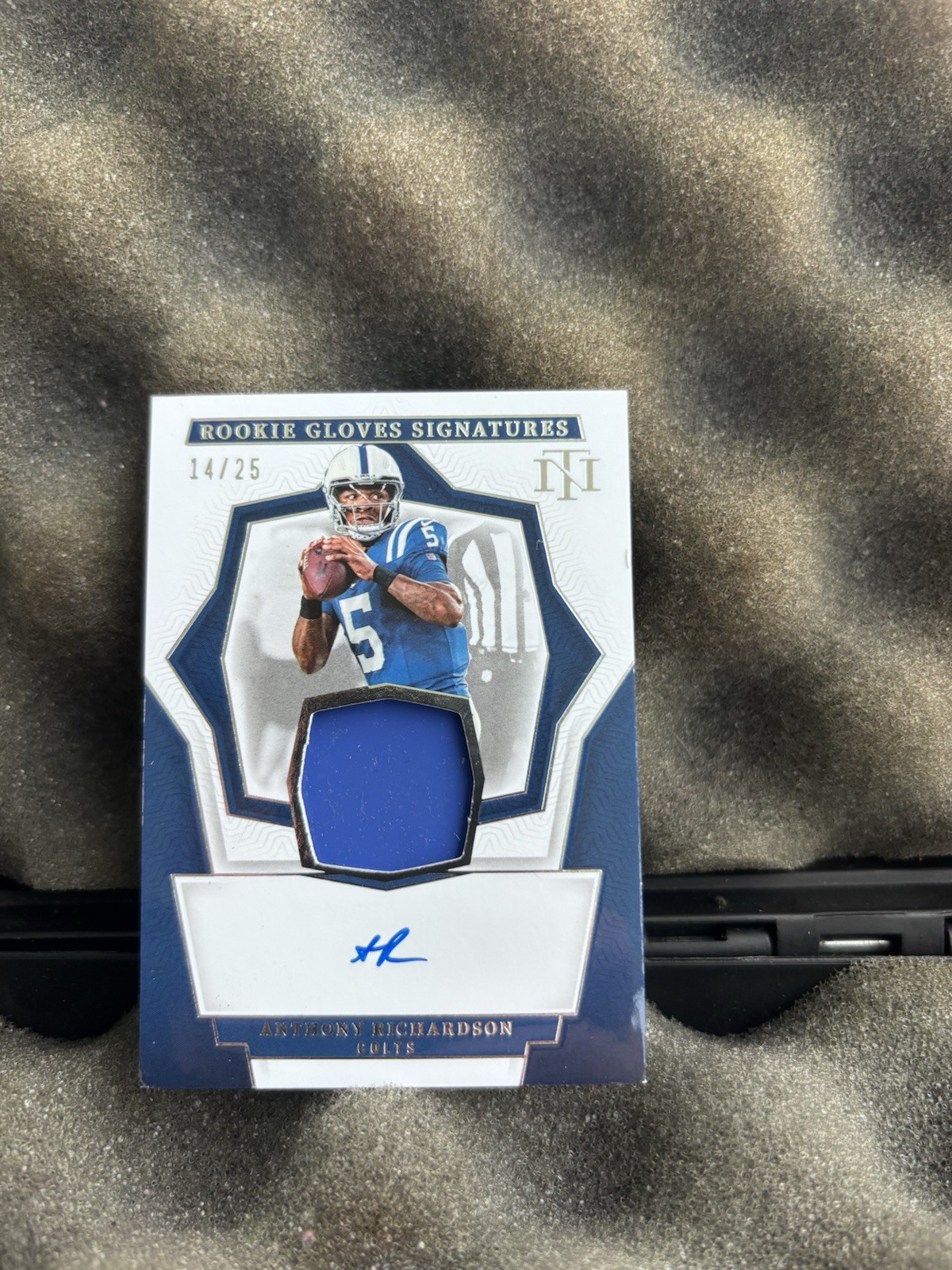 2023 National Treasures Anthony Richardson Rookie Glove Signature /25 #RGS-ARI