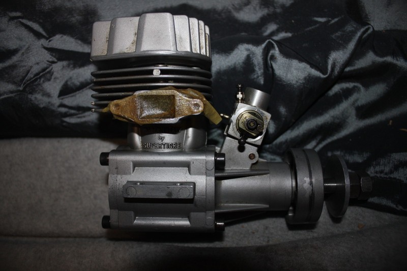 Supertigre 2500 RC engine with 2mufflers and radial mount