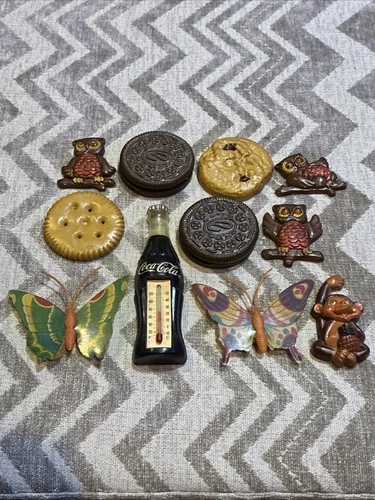 LOT 11 VINTAGE 70's REFRIGERATOR MAGNETS COCA COLA BUTTERFLIES MONKEY'S COOKIES