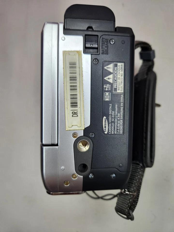 Samsung MiniDV Digital Camcorder VP-D352 – For Parts or Repair - Image 3 of 4