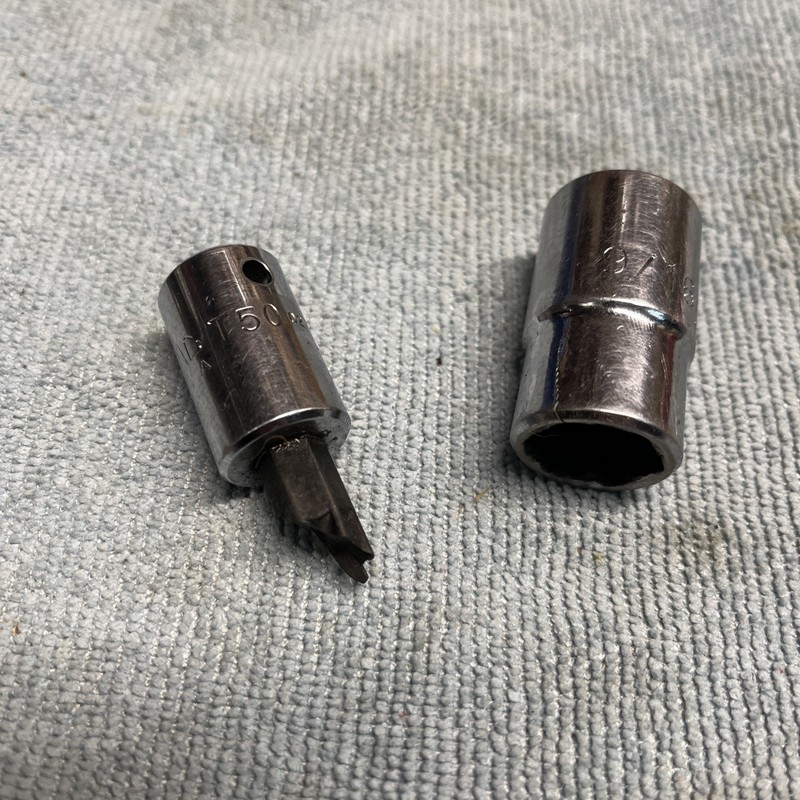 Lot Of 2 Mac Torx T-50 3/8 Drive And 9/16 V186A  1/2" Drive Sockets For Repair
