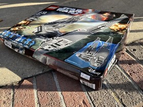 Lego 75104 Star Wars Kylo Rens Command Shuttle New WEAR Creases Damage Outer Box