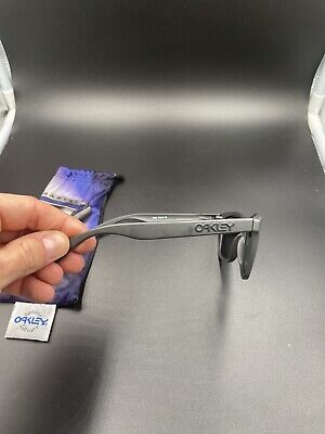 Oakley Infinite Hero Frogskin Carbon w/ Violet Iridium Oakley Infinite Hero Frogskin Carbon w/ Violet Iridium