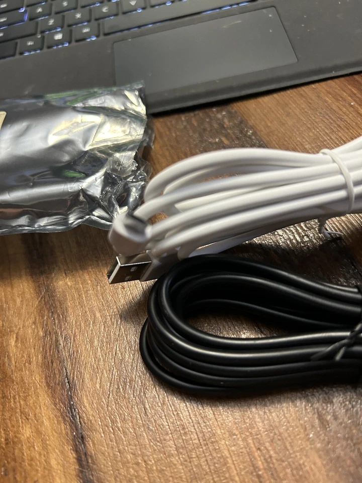 NEW Set Of 2 MicroUSB Charger For Android Phones PS4 Controllers Black, White - Image 3 of 3