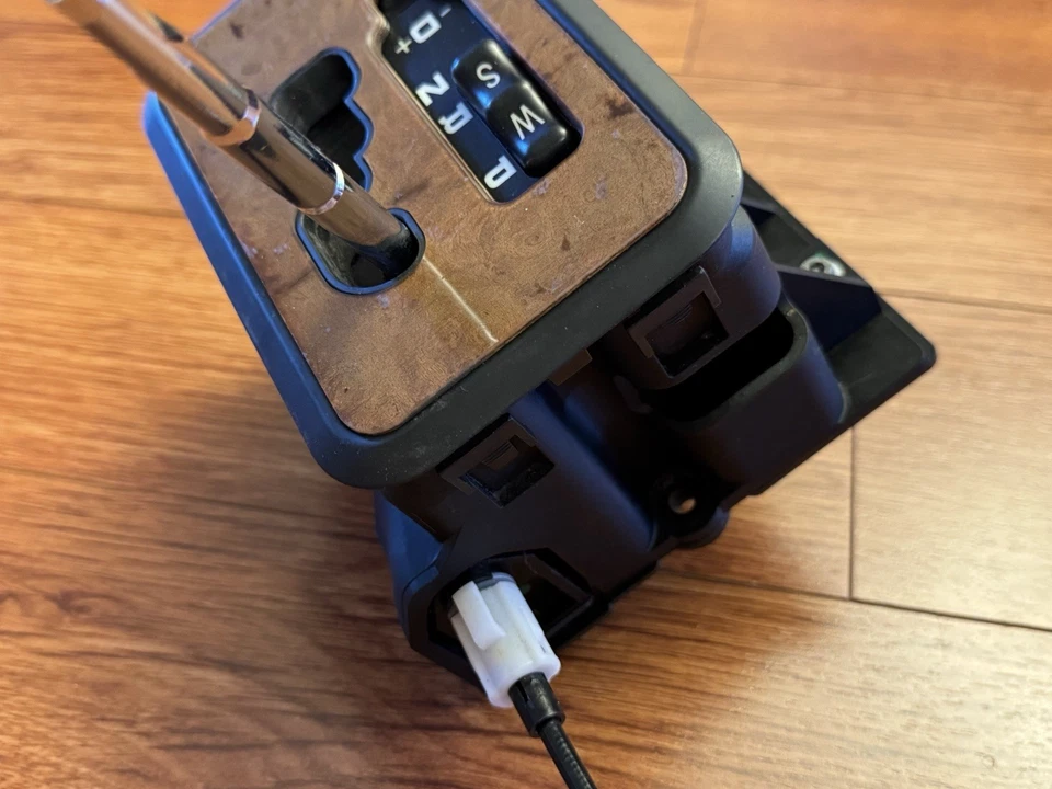 Selector de montaje de palanca de cambios OEM 2000-2002 Mercedes-Benz W210 E320 E430 Foto 3 de 4