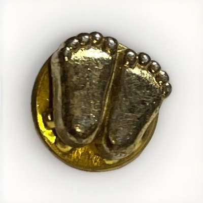 V. Evers 1979  Precious Feet  Gold Tone Lapel Pin
