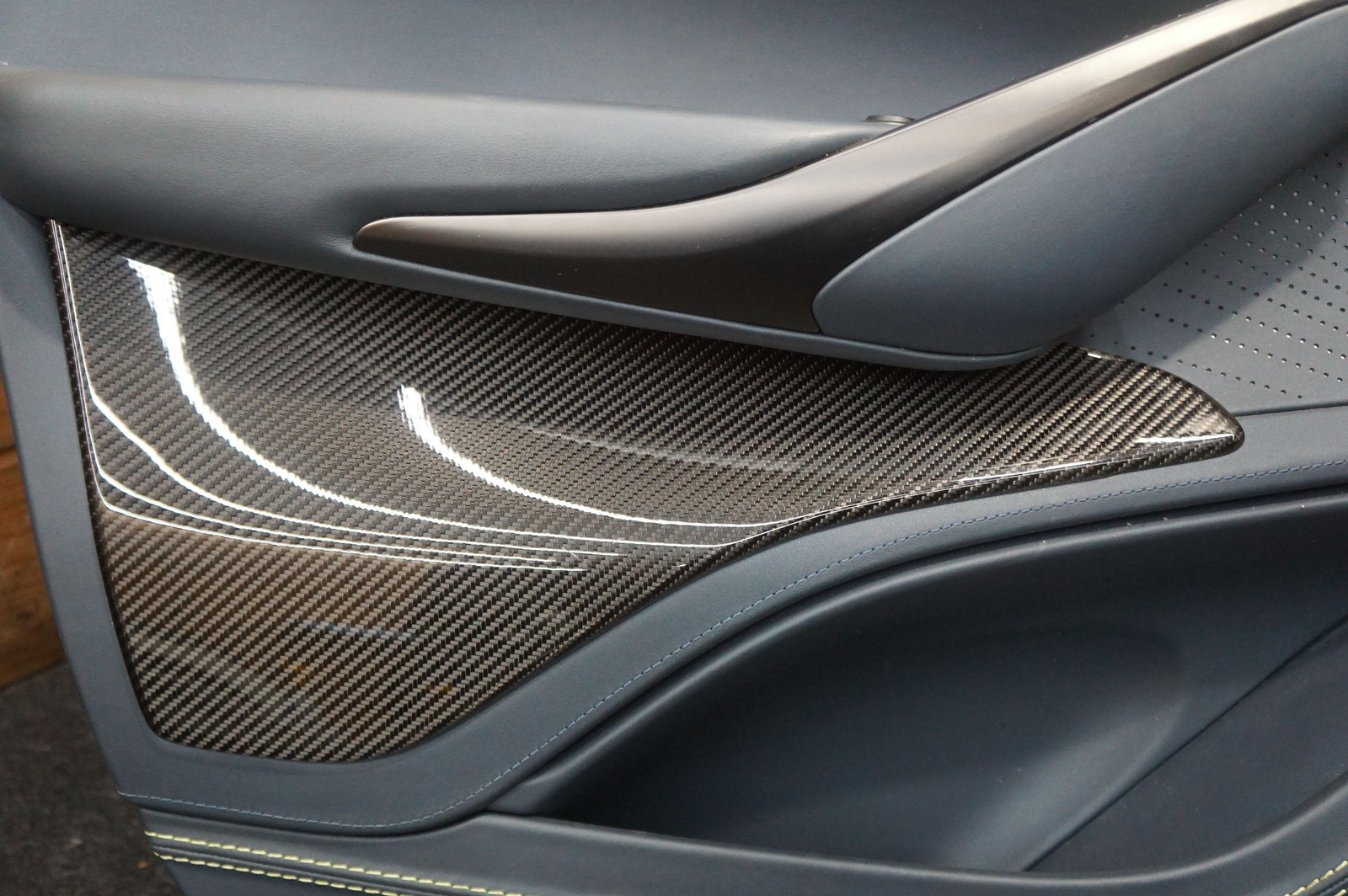 Front Left Interior Panel Carbon Fiber MY83-01B43-AC Aston Martin Dbx 707 20-24