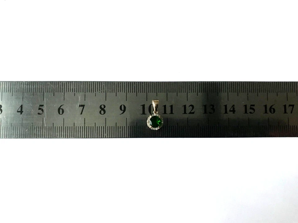 Halo 0.85ct Chrome Diopside and Diamond Pendant 9ct Gold - Изображение 4 из 4