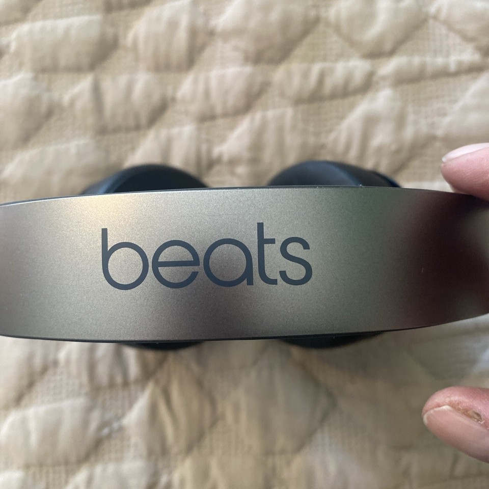 Beats by Dr. Dre Studio Pro Wireless Bluetooth Headphones Silver