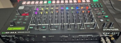 Roland Tr-8s Rhythm Performer Drum Machine