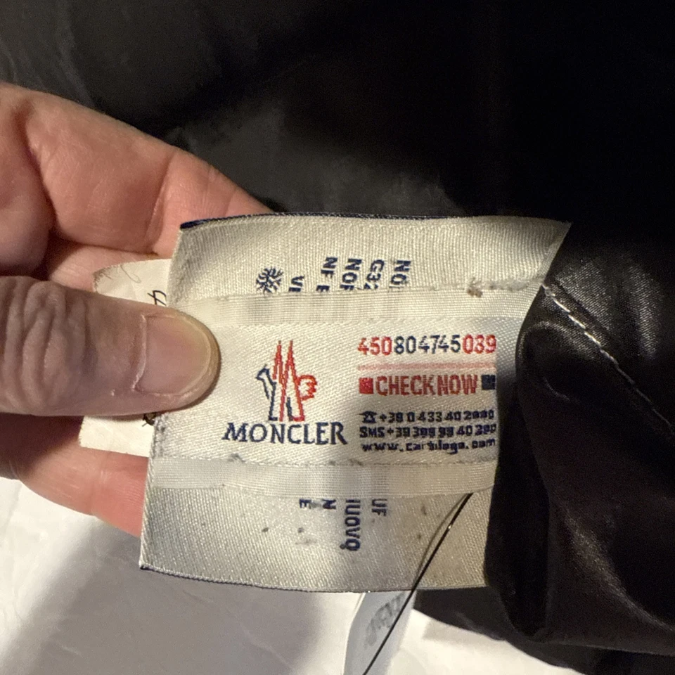 Женское пуховое пальто Moncler, съемный капюшон, меховая отделка, размер 2 - Изображение 4 из 4