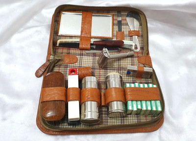 Vintage alte Kulturtasche Rasiertasche - mit Gillette Rasierer u. Rasierklingen