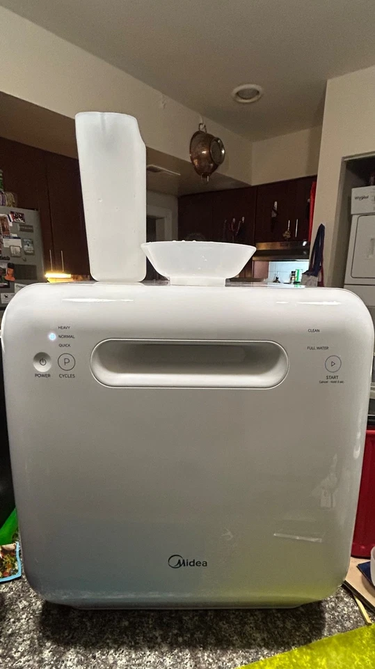 Lavavajillas encimera portátil Midea 17" con tanque de agua incorporado Foto 3 de 4