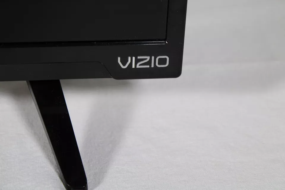 Vizio D-Series D32HN-D0 32" Full Array LED LCD HD TV HDTV + Remote - Image 2 of 4