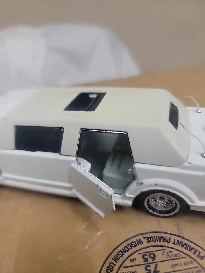 Limusina Majorette Serie 3045 Super Stretch Puertas Blancas Techo Corredizo Abierto  Foto 3 de 4