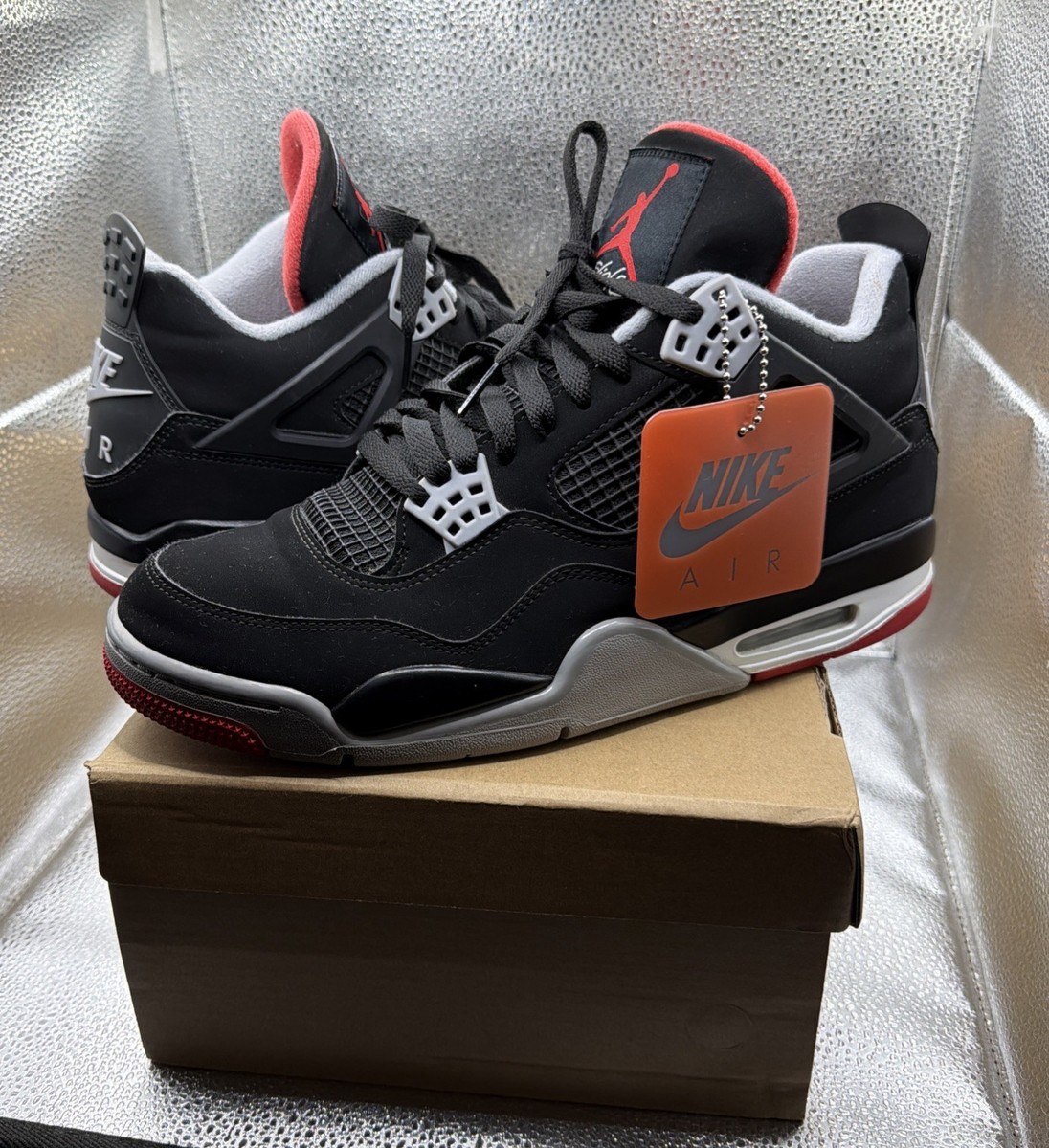 Jordan 4 Retro OG Bred 2019 Size 10 Men display picture 1