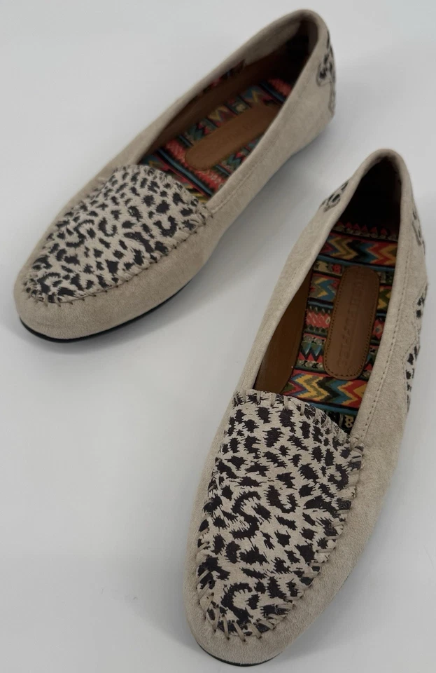 Mocasines de gamuza con estampado de leopardo Hush Puppies para mujer color crema talla 7,5 M Southwest Comfort Foto 3 de 4
