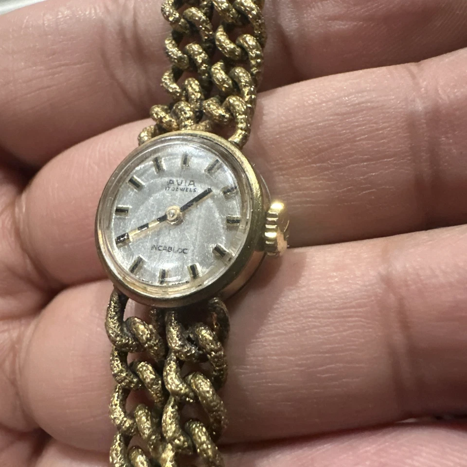 Reloj de cuerda manual Avia 17J suizo para damas tono dorado 18 mm ajuste 7 pulgadas funcionando de colección raro Foto 2 de 4
