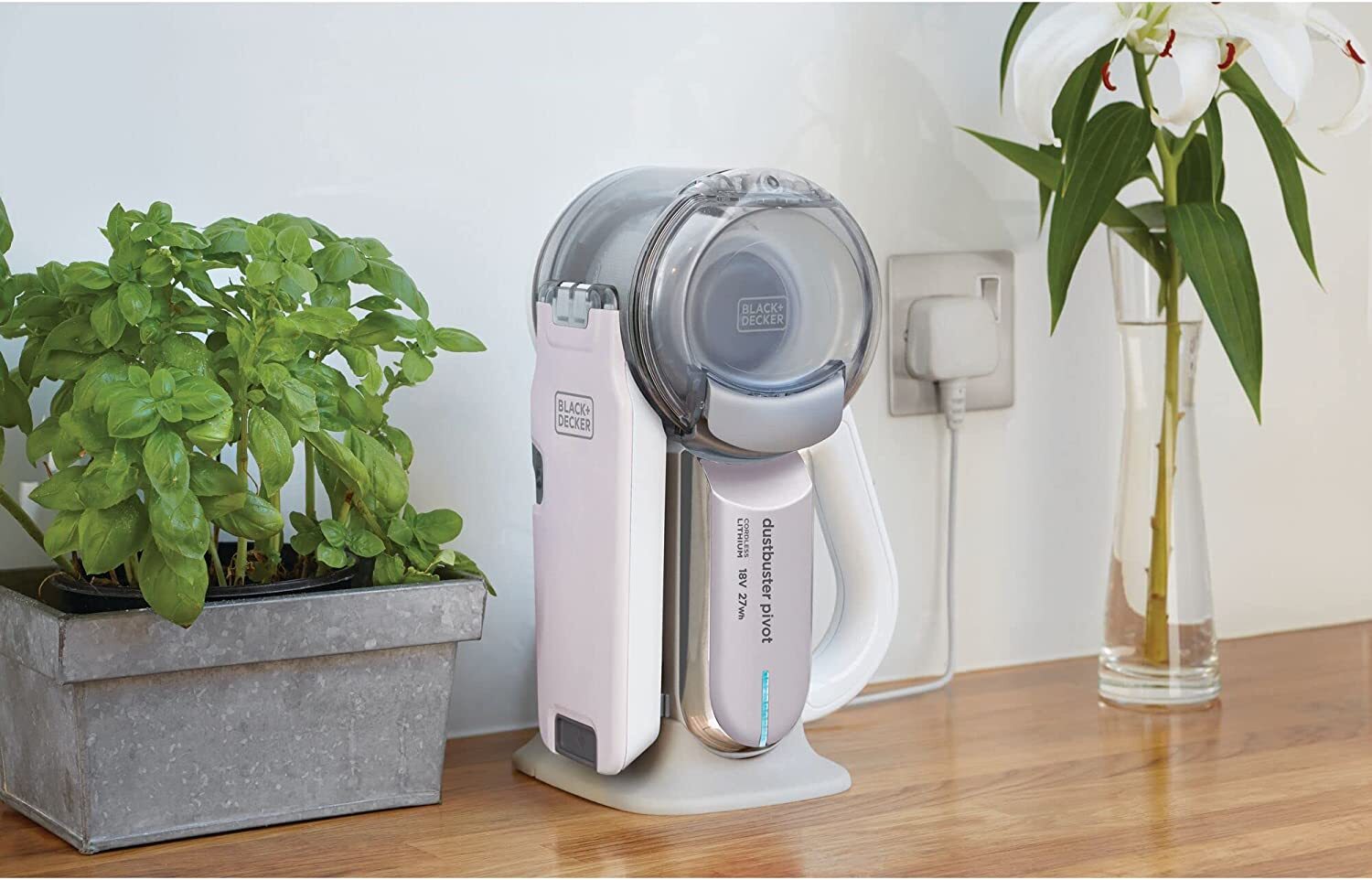 Black & Decker Cordless 18v Lithium Dustbuster Pivot Hand Vacuum Cleaner,PV1820L 5035048458389