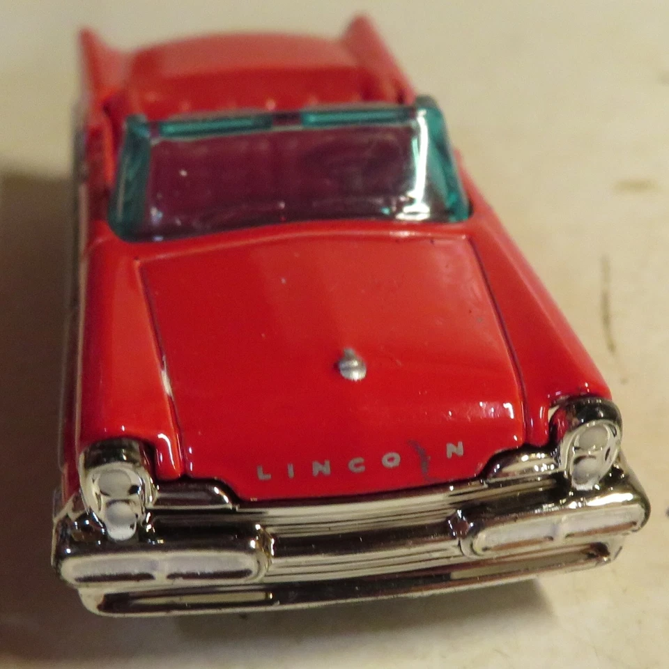 Matchbox Superfast #50 1957 Lincoln Premiere Convertible Red w/White Walls 2001 - Image 3 of 4