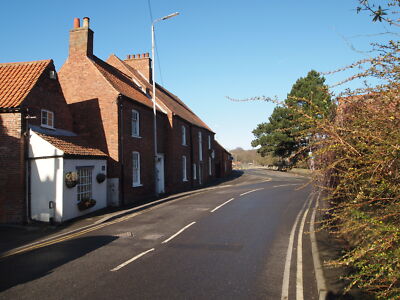 Foto 6x4 Ollerton Village, Notts. Marktplatz (< Straßenname) wird um 2015